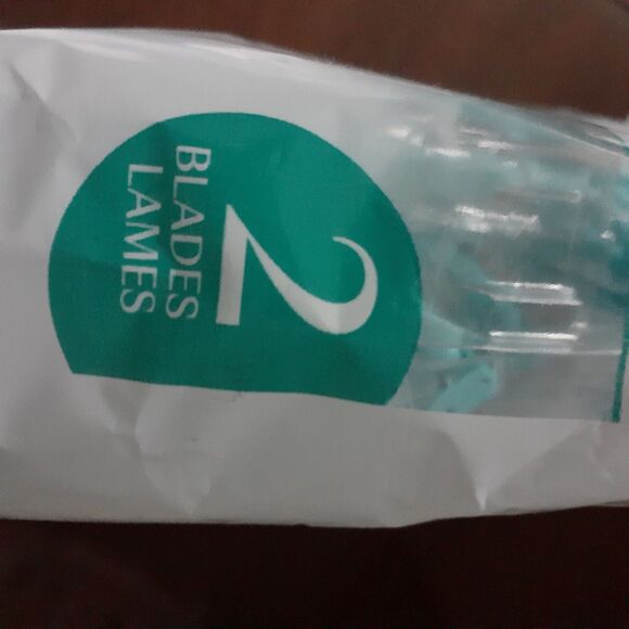 (2) Gillette Simply Venus Disposable Razors - 9 Per Pack (18 Total) 2 Blades NEW - Picture 8 of 10